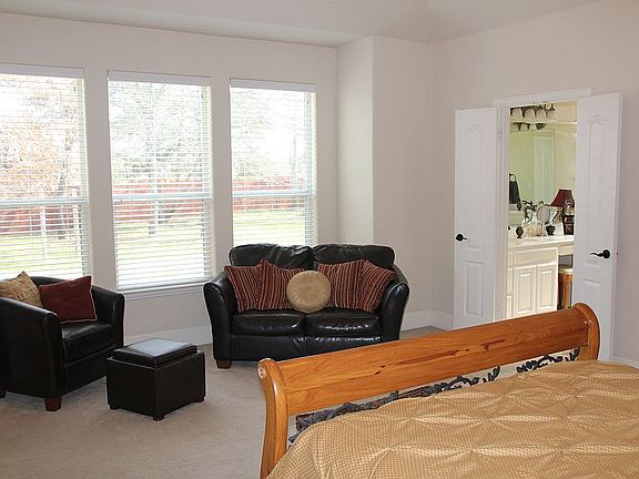4th image of 125 Palomino Ct