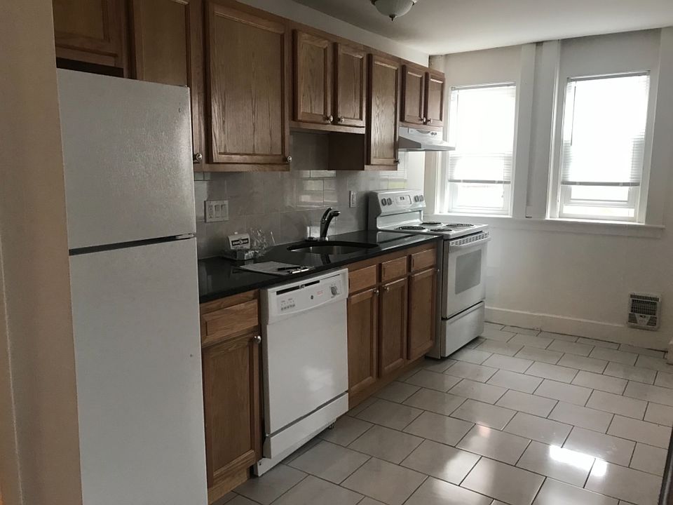 1st image of 181 Pleasant St #12
