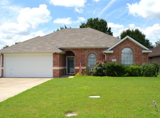 137 Birdsong Ln, Terrell, TX 75160