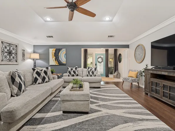 826 Cherlynne Dr, Cedar Hill, TX 75104