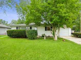 820 Magnolia Dr, Joliet, IL 60435