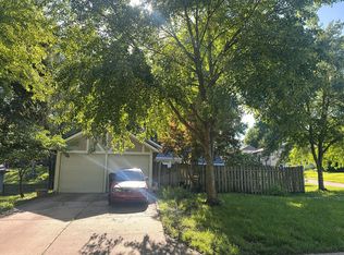 913 NW Downing Ct, Blue Springs, MO 64015