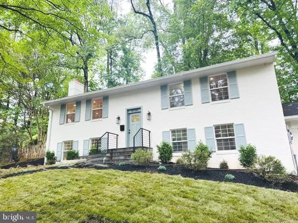 8700 Rosedale Ln, Annandale, VA 22003