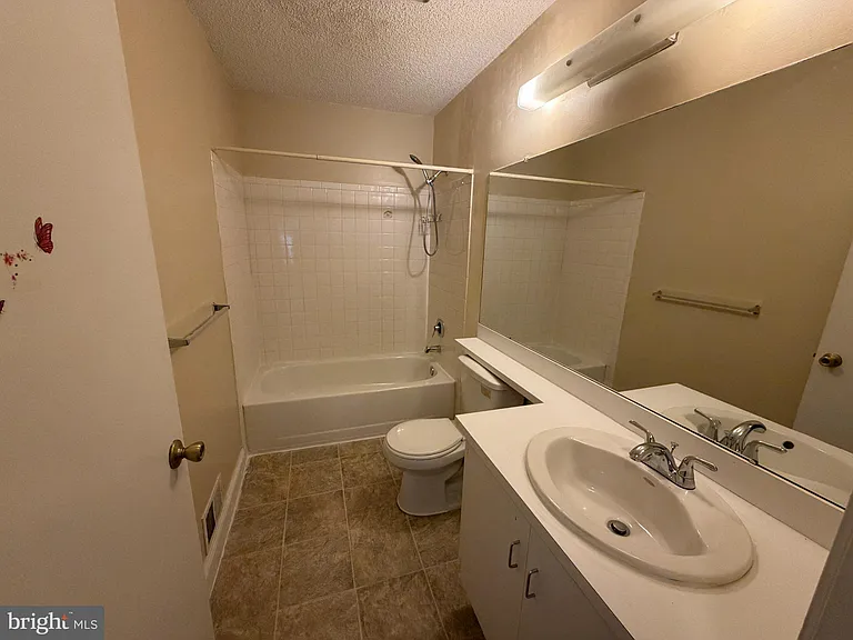 8 Joyner Ct — Photo 10