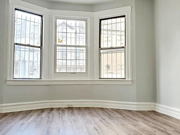 11 Bartholdi Livingroom