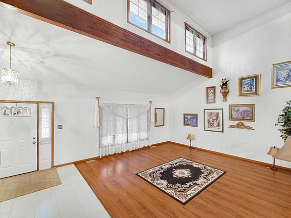 5th image of 8612 Brookside Glen Dr