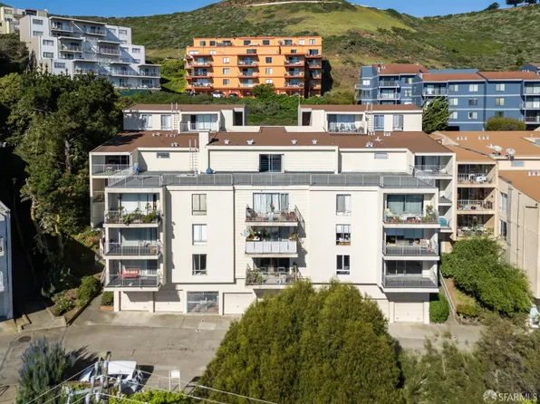 110 Gardenside Dr, San Francisco, CA 94131