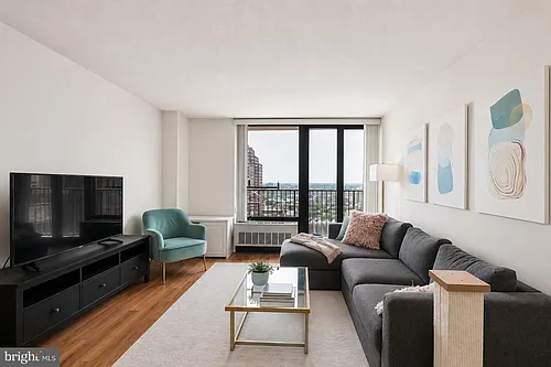 1420 Locust St #21M Photo 1