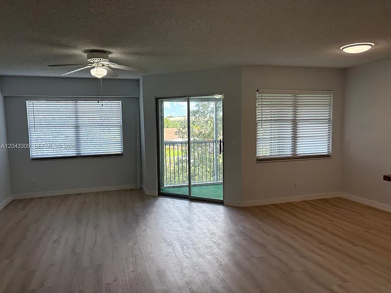 1001 SW 128th Ter #404B — Photo 17