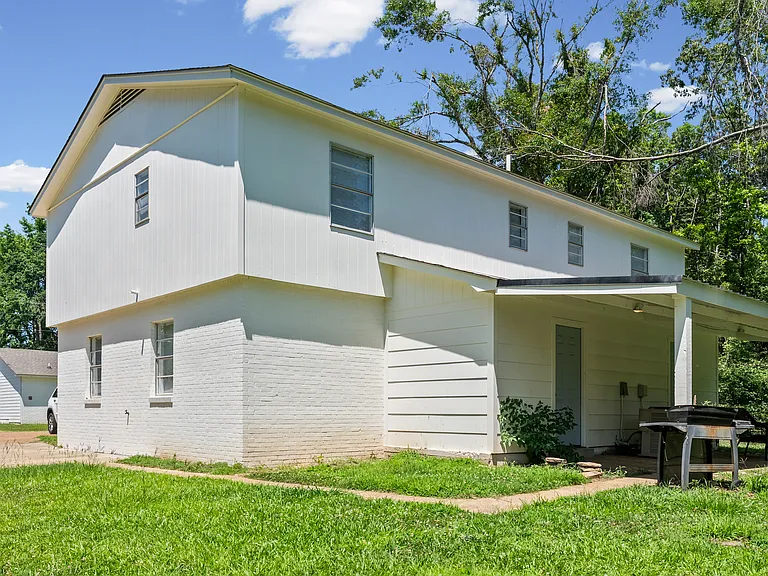 240 Josh Ln — Photo 2
