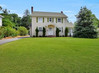 140 Prospect Pl, Riverhead, NY 11901