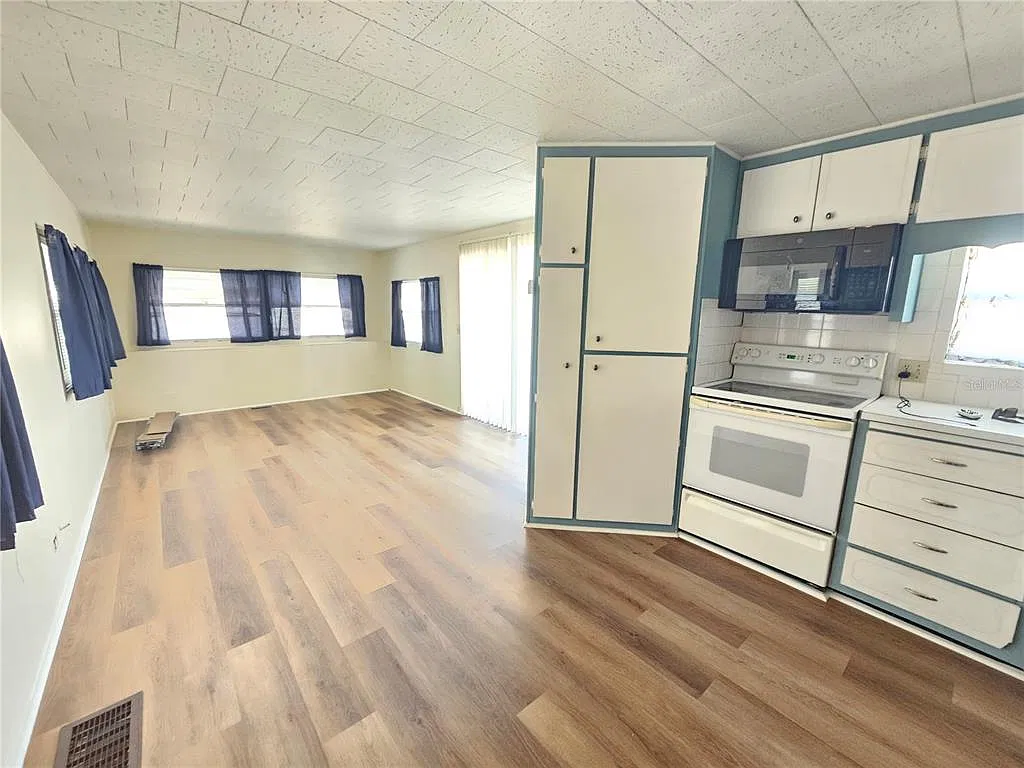 2 bed, 1.0 bath, 576 sqft, $1,250 — Photo 4