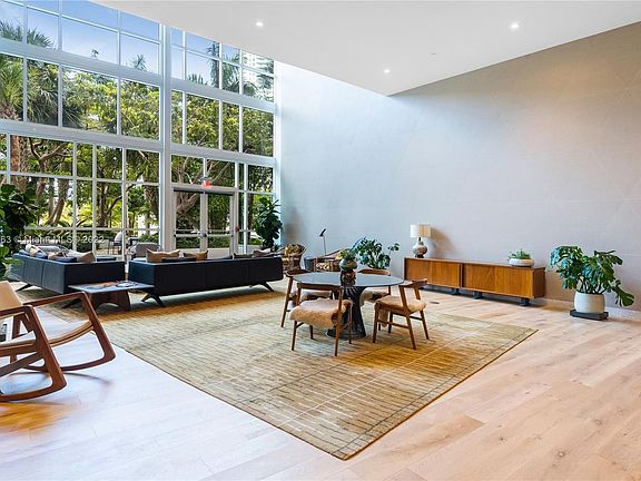 3rd image of 2020 N Bayshore Dr APT 3609