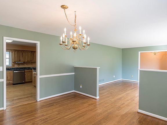 5th image of 100 Summertree Dr