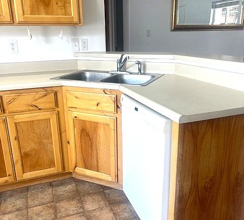 5th image of 154 N 750 W