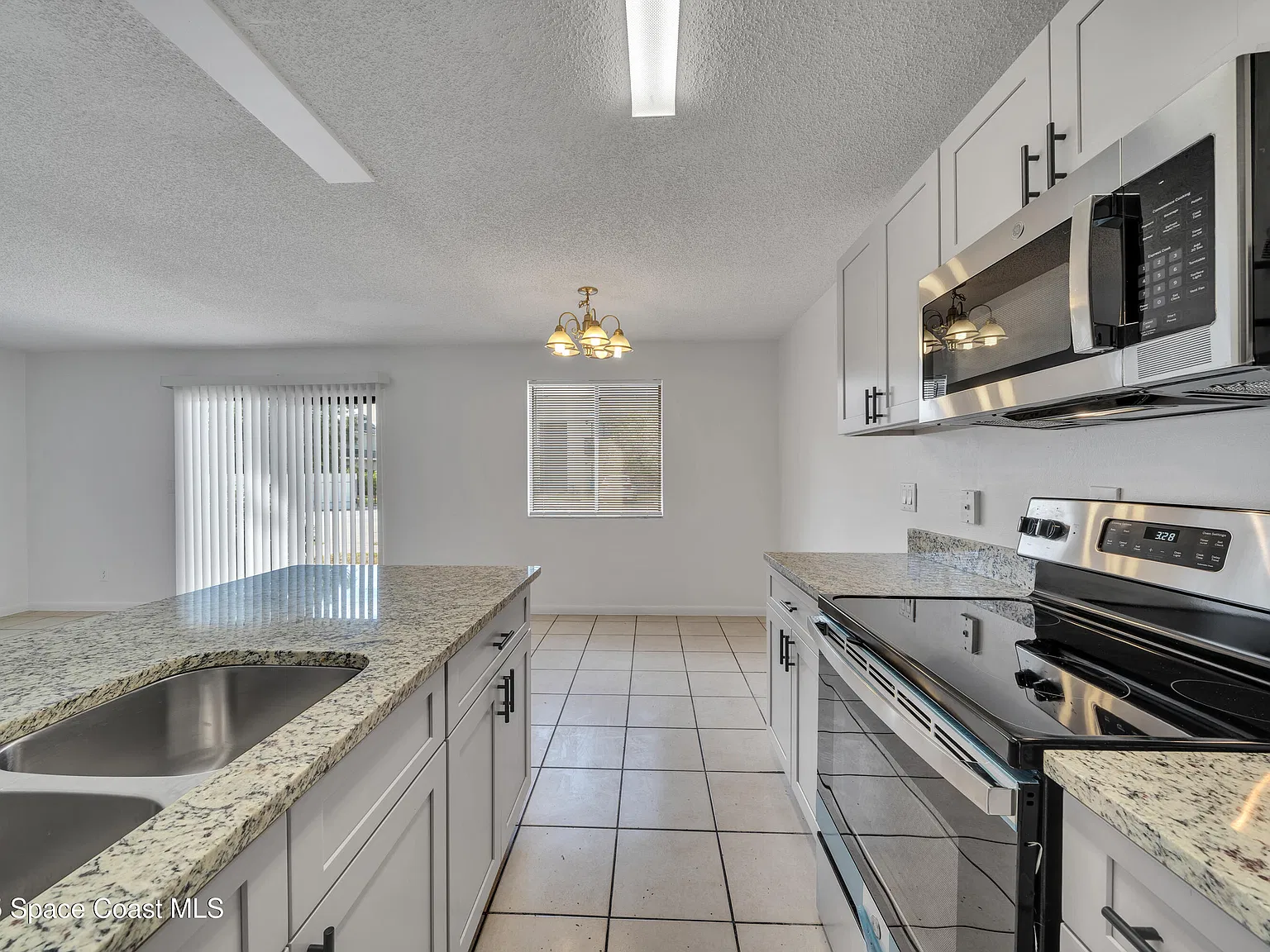 2 bed, 1.0 bath, 850 sqft, $1,395 — Photo 3