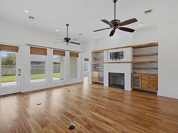4th image of 1035 N Worthington Dr