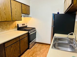 10 Saint Paul St APT 8, Grayslake, IL