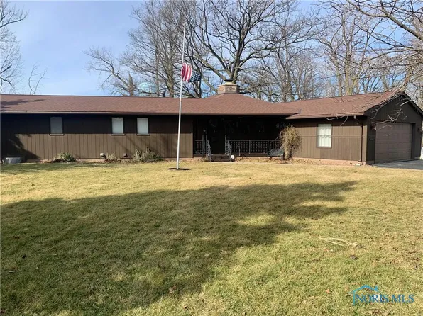 330 S Stearns Ave, Deshler, OH 43516