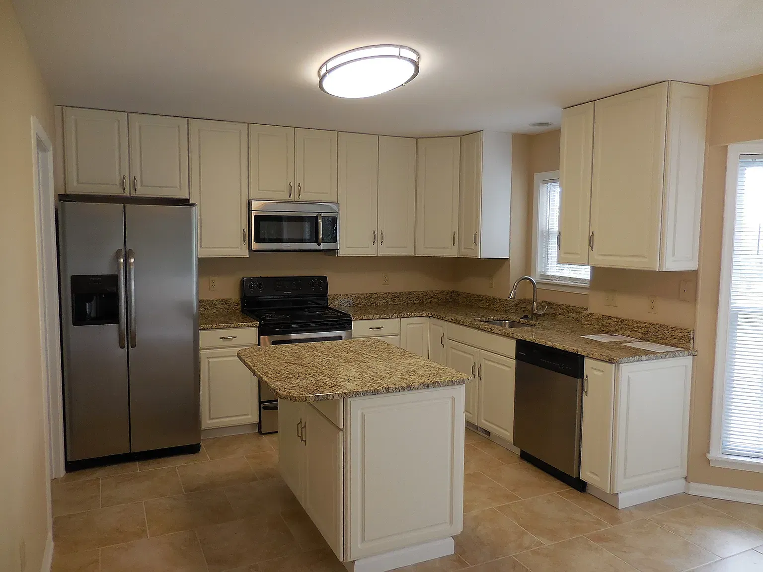10903 Player Ln — Photo 2