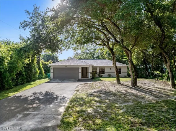 1094 13th St SW, Naples, FL 34117