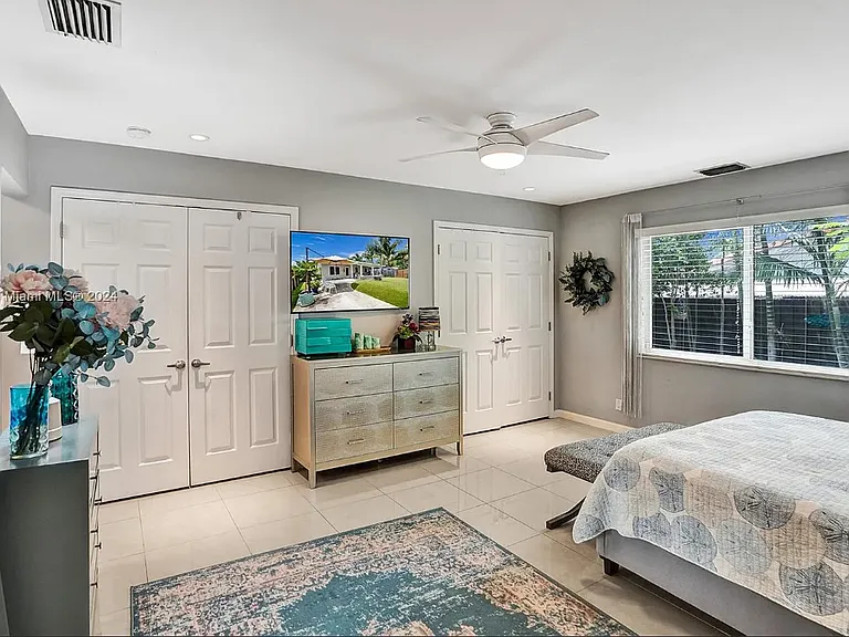 1001 NE 17th Ct — Photo 37