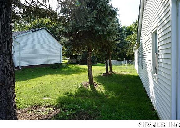 4th image of 401 Nepute St