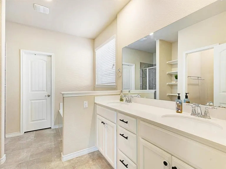 2109 Lake Hawthorne Trl — Photo 20