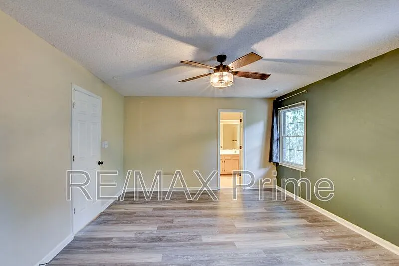 3 bed, 2.5 bath, 1852 sqft, $2,500 — Photo 4