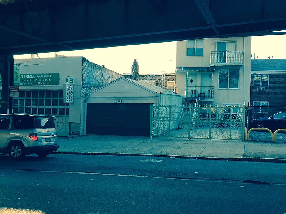 2nd image of 2518 32nd St