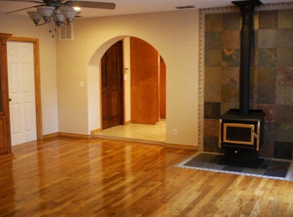 5th image of 912 S 1st St