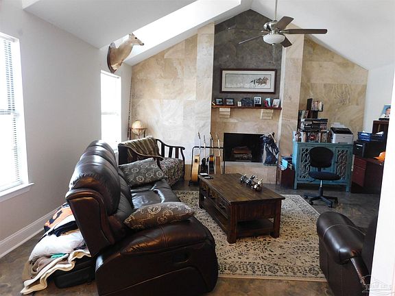 5th image of 1003 Quail Hollow Dr