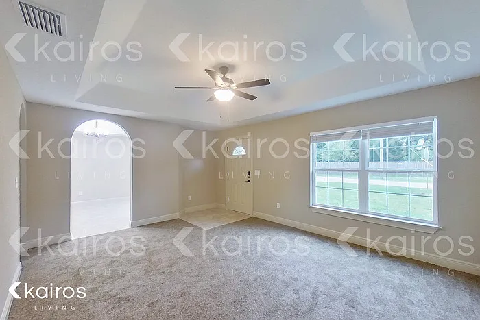 3 bed, 2.0 bath, 1936 sqft, $2,095 — Photo 2