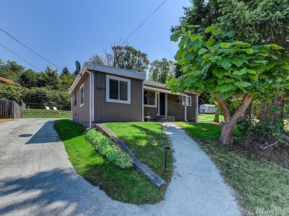 Mature trees give you privacy as you enter the house. 