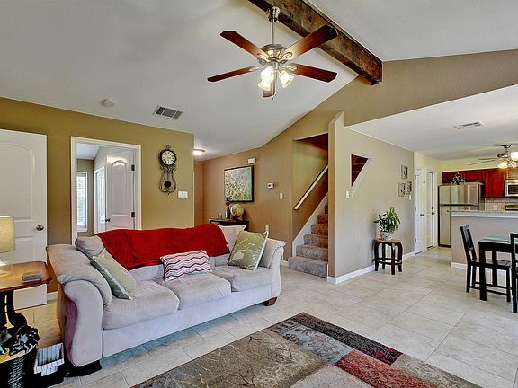 5th image of 409 Casa Loma St