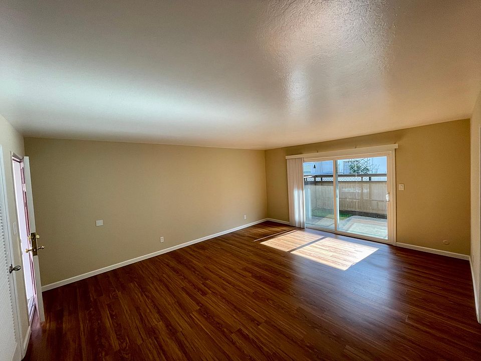 1st image of 426 Escuela Ave APT 7