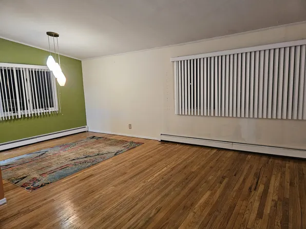 (undisclosed Address), Plainview, NY 11803