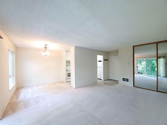 4th image of 817 N Humboldt St APT 315