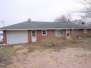 882 Crest Dr, Pleasant Lake, MI 49272