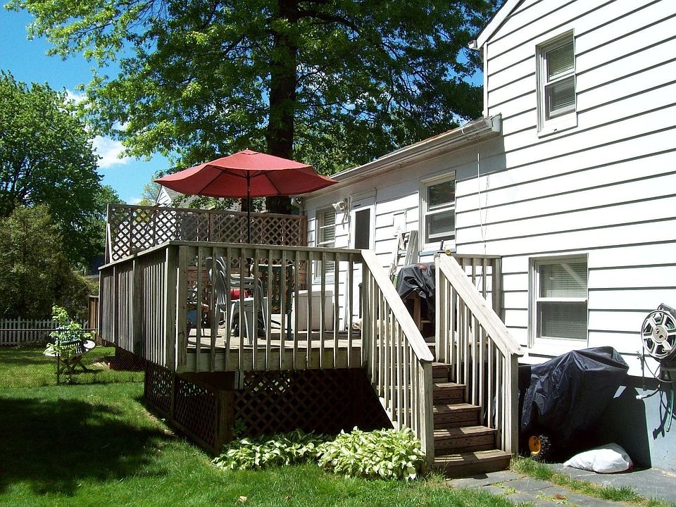 2nd image of 454 Cristiani St