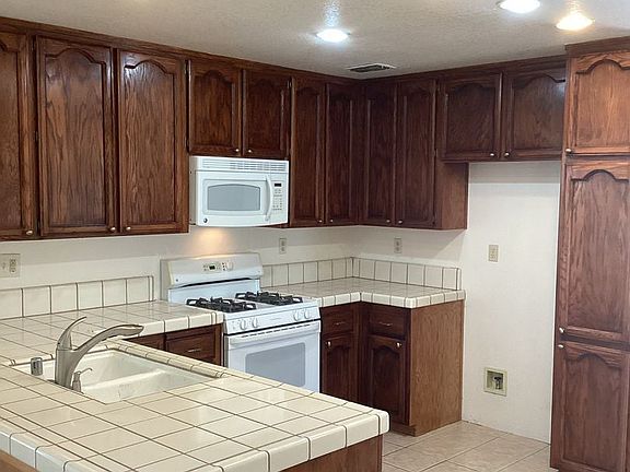 4th image of 8163 Lakespring Way
