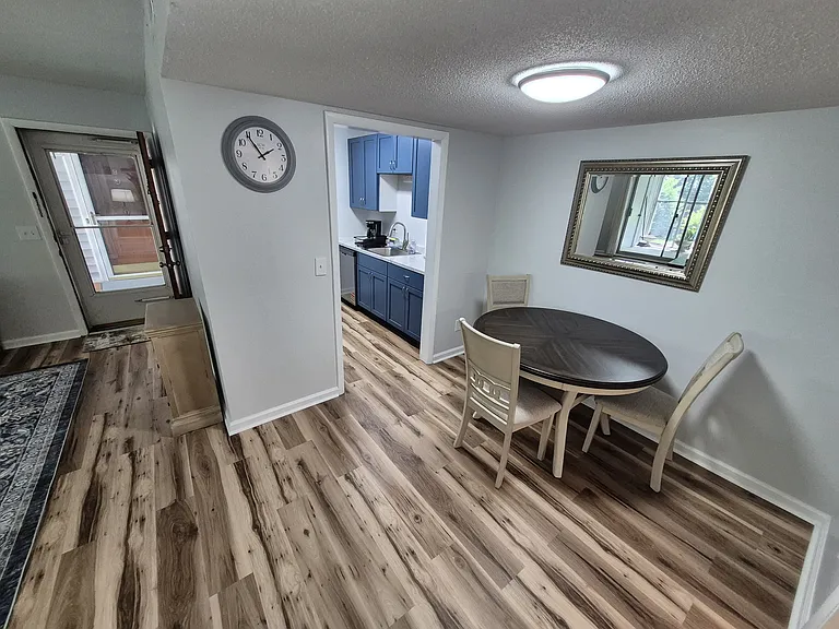327 Laurens St SW #E10 — Photo 4