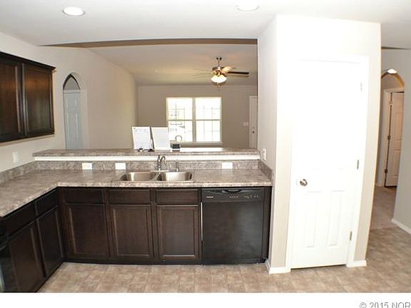 5th image of 14712 S Hickory Cir