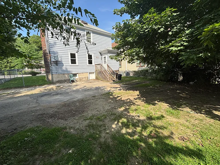 466 Chandler St — Photo 15