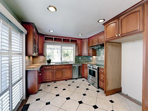 3rd image of 6374 San Anselmo Way