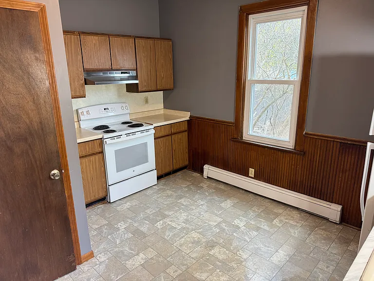 1638 Saemann Ave — Photo 16