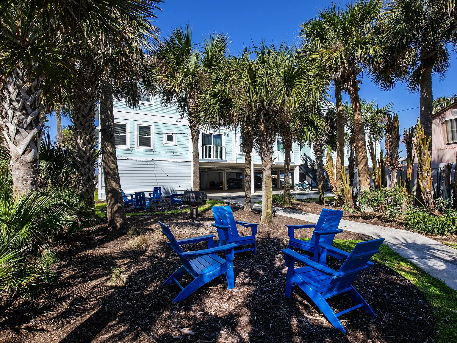 Surfside Apartments — Photo 4