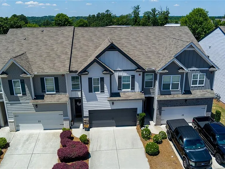 723 Woodstock Grove Dr — Photo 3