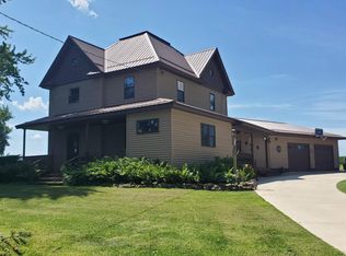 945 County St, Ridgeway, IA 52165