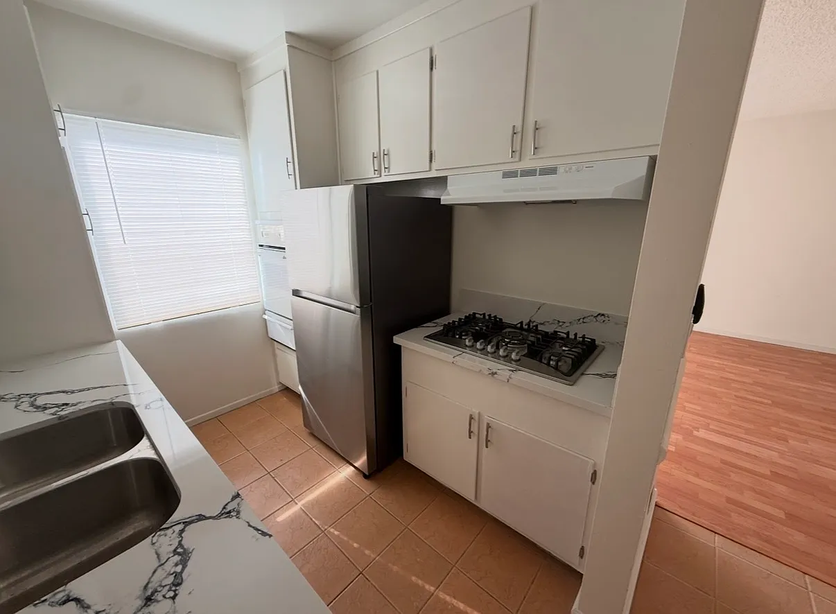 1 bed, 850 sqft, $1,875 — Photo 2